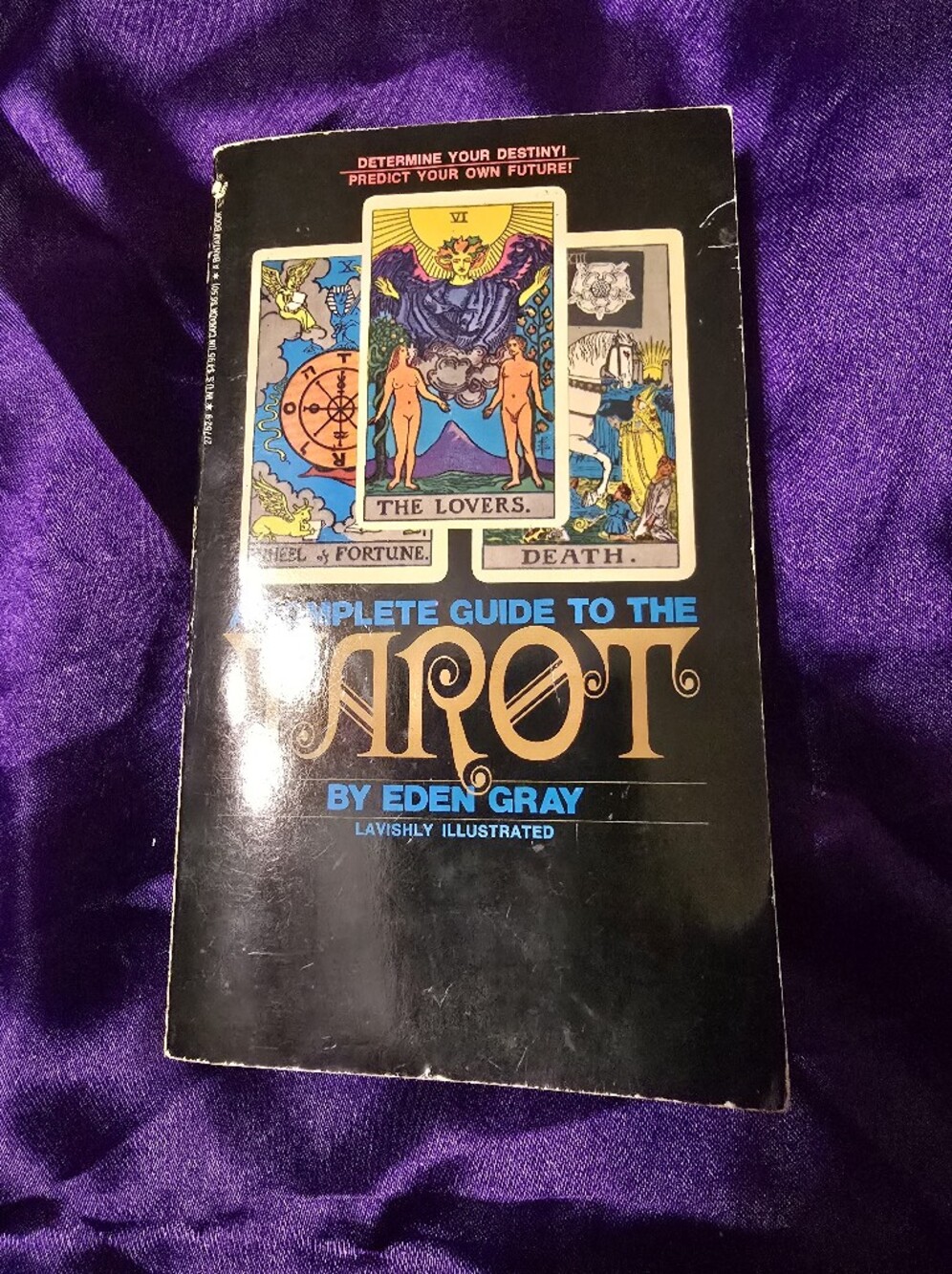 Complete Guide to the Tarot by - Black Edition